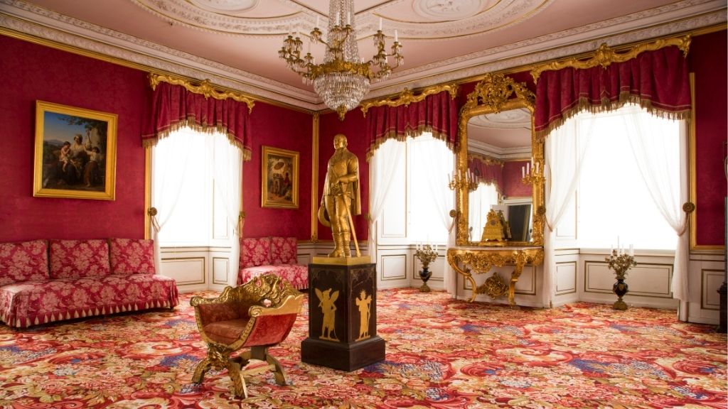 Castles with wallcarpets